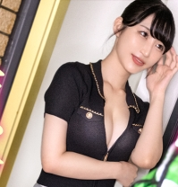 タイトルは「澄ました顔して潮吹きが止まらないマ●コ崩壊お姉さん【9頭身スレンダー×弾力Gカップ】エロ漫画でしか見たことないカラダ！【1回じゃ足りなくて…】働き盛りのオンナの性欲は果てしない…相性抜群のチ●ポで突かれる度にハメ潮噴射！噴射！玄関もキッチンもベッドもびしょ濡れ大洪水wwおっぱい揺れまくり×美脚ガクガク！オトナ美女の本性は、とんでもなくエロかった…！【ムラムラしたら、U●●rPenisでいーんじゃない？】」のAV女優名は雪代美鳳。